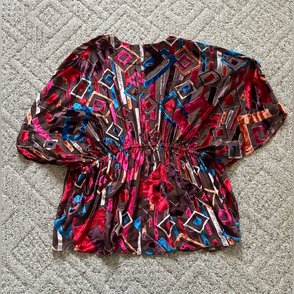Alice + Olivia Gemma Geometric Kimono Top - Picture 10 of 11